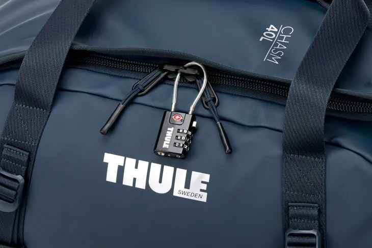 torba-podrozna-thule-chasm-40l-darkest-blue-stan-nowy-pojemnosc-40-l