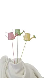 figurka-wielkanocna-dekoracja-metalowa-konewka-okragla-na-piku-1-szt