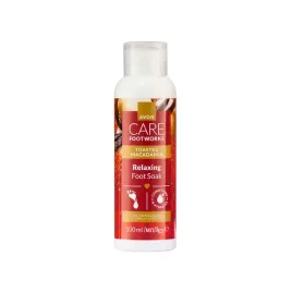 avon-kapiel-do-stop-relaksujaca-foot-works-pieczone-orzechy-makadamia-100ml