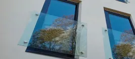 balustrada-szklana-na-balkon-francuski-130x100