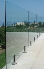 balustrada-szklana-spigot-barierka-system-zaciskow-do-podlogi-na-balkon-tar