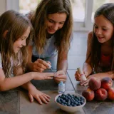 lakier-do-paznokci-dla-dzieci-5-toofruit-mieta-bio-owocowy-zapach-10-m-wyrob-medyczny-nie