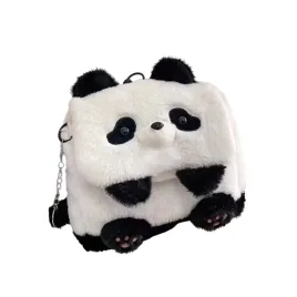 urocza-pluszowa-torebka-dziecieca-czarno-biala-panda-kwadratowa