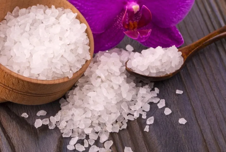 chlorek-magnezu-sol-kapielowa-platki-relaks-domowe-spa-czysty-sklad-25-kg-opakowanie-wiaderko