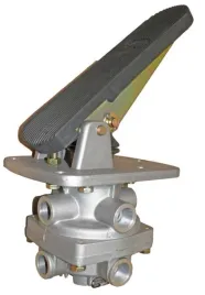 zawor-hamulca-glowny-z-pedalem-m22-15