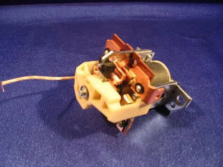 przekaznik-rozrusznika-typ-bosch