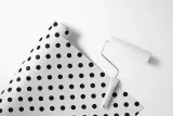 tapeta-na-sciane-czarne-kropki-symetria-biale-tlo-do-jadalni-kuchni-salonu-kod-producenta-gp-tapeta-6-vsc-2x25-0285