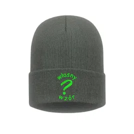 czapka-zimowa-wywijana-z-haftem-wlasnego-wzoru-logo-haft-personalizowana