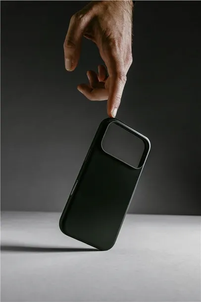 nomad-modern-case-vulcan-black-iphone-17-pro-max-kolor-czarny