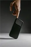 nomad-modern-case-vulcan-black-iphone-17-pro-max-kolor-czarny