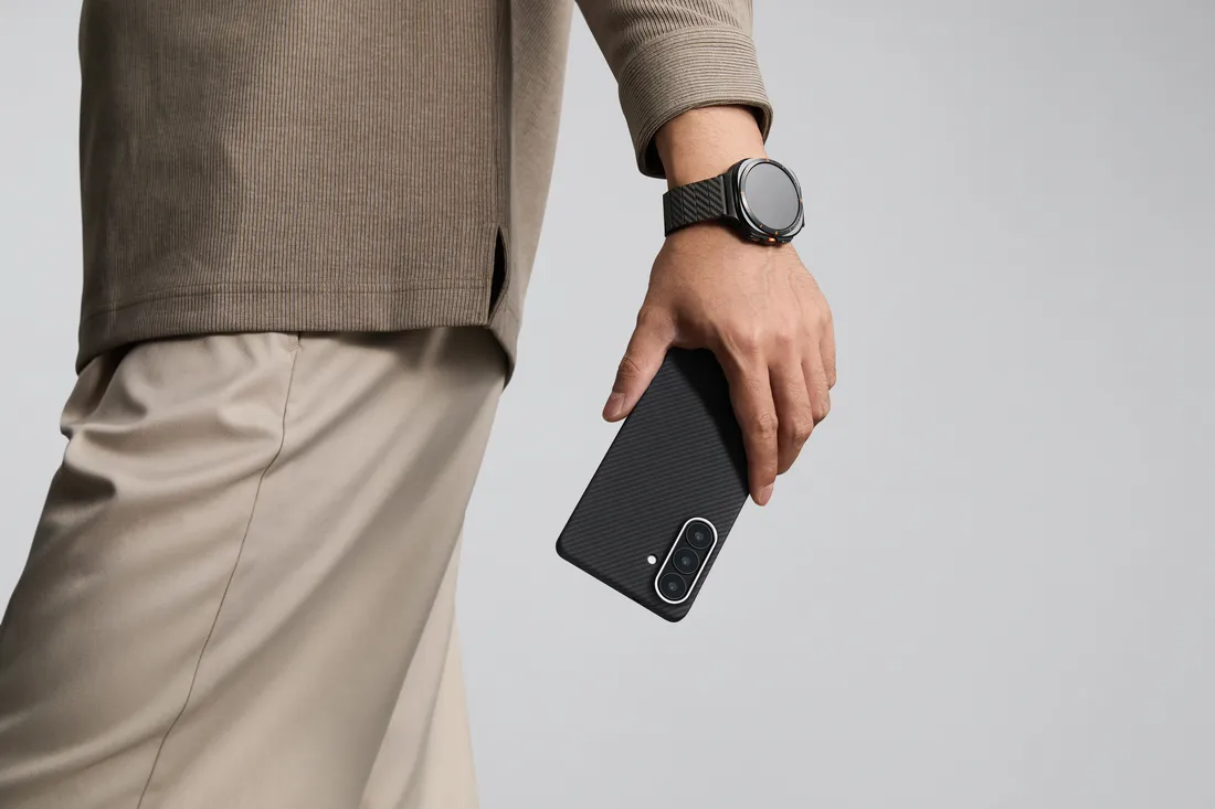 pitaka-edge-case-black-grey-twill-aaron-button-samsung-galaxy-s26