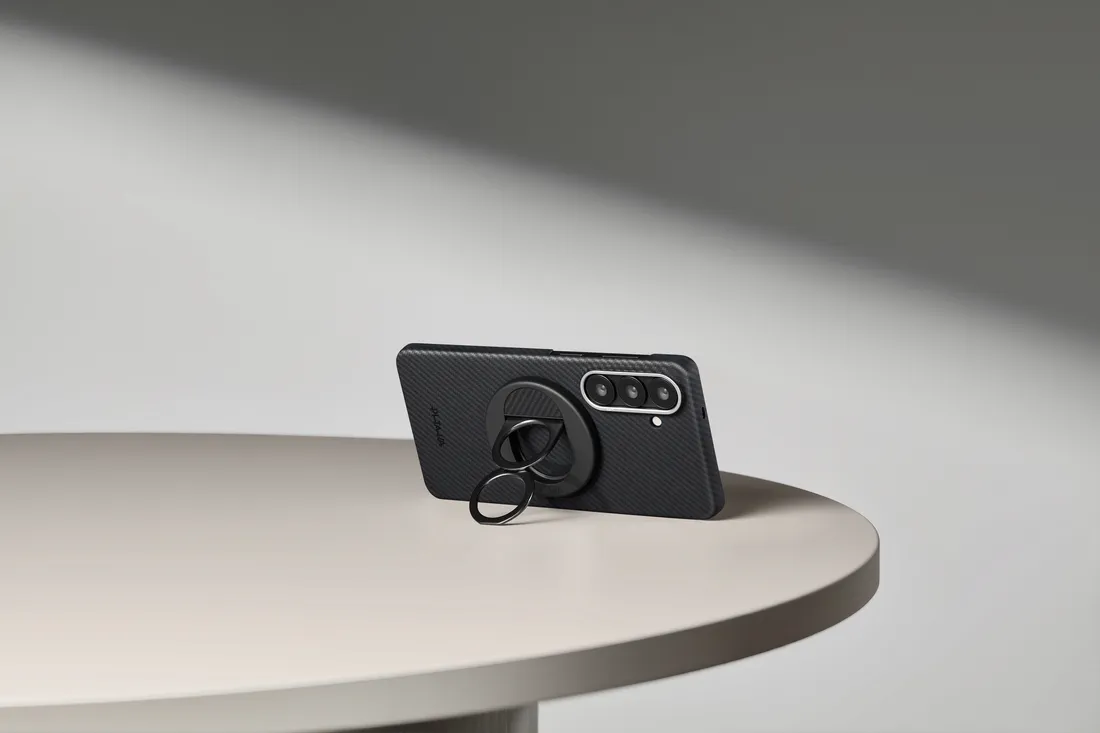 pitaka-edge-case-black-grey-twill-aaron-button-samsung-galaxy-s26
