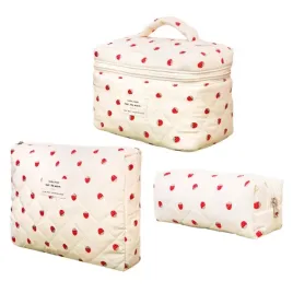 zestaw-3x-kosmetyczka-torba-damska-podrozna-bezowa-w-truskawki