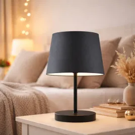 minimalistyczna-lampka-stolowa-michelle-o-prostym-designie