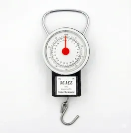analogowa-waga-wiszaca-z-miarka-22kg-podrozna-i-wedkarska