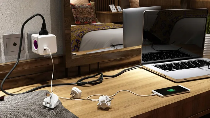 rozgaleznik-4-gniazdka-2x-usb-allocacoc-powercube-rewirable-usb-marka-allocacoc