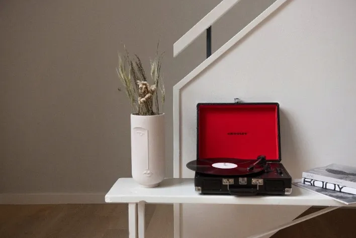 gramofon-winylowy-cruiser-plus-black