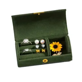 mini-szkatulka-zamszowa-na-bizuterie-ciemnozielona