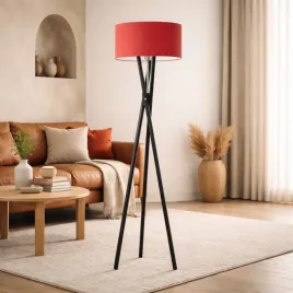 drewniana-lampa-stojaca-na-trzech-nogach-ivonne