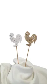 figurka-wielkanocna-dekoracja-drewniany-kogut-na-piku-1-szt