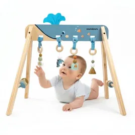 drewniany-stojak-edukacyjny-dla-niemowlat-baby-gym-z-motywem-oceanu-mam