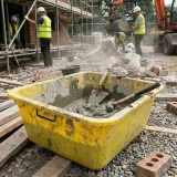 kastra-budowlana-pojemnik-dzwig-200l-400kg-dromader-cechy-dodatkowe-z-uchwytem