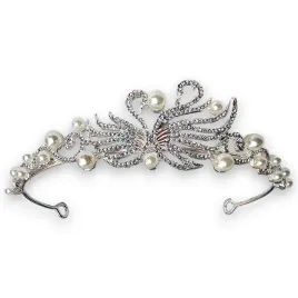 elegancki-diadem-slubny-z-cyrkonia-perlami-i-motywem-labedzi