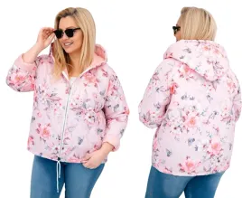 pudrowy-roz-kurtka-damska-wiosenna-plus-size-z-kapturem-w-kwiatowy-wzor
