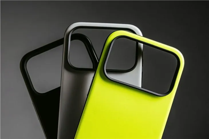 nomad-modern-case-vulcan-black-iphone-17-pro-typ-plecki