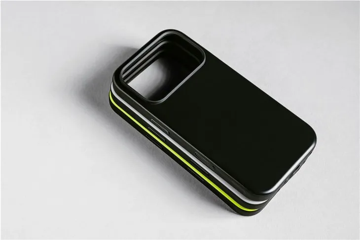 nomad-modern-case-vulcan-black-iphone-17-pro-marka-nomad