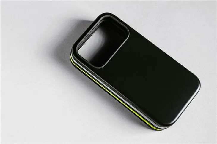 nomad-modern-case-vulcan-black-iphone-17-pro-stan-nowy-typ-plecki