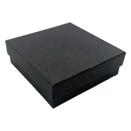 pikowane-pudelko-na-bizuterie-naszyjnik-kwadratowe-czarne-8-5cm