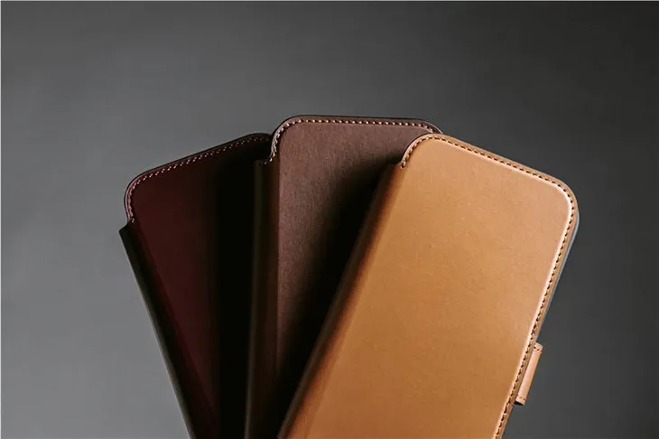 nomad-modern-leather-folio-english-tan-iphone-17-pro-max-typ-plecki