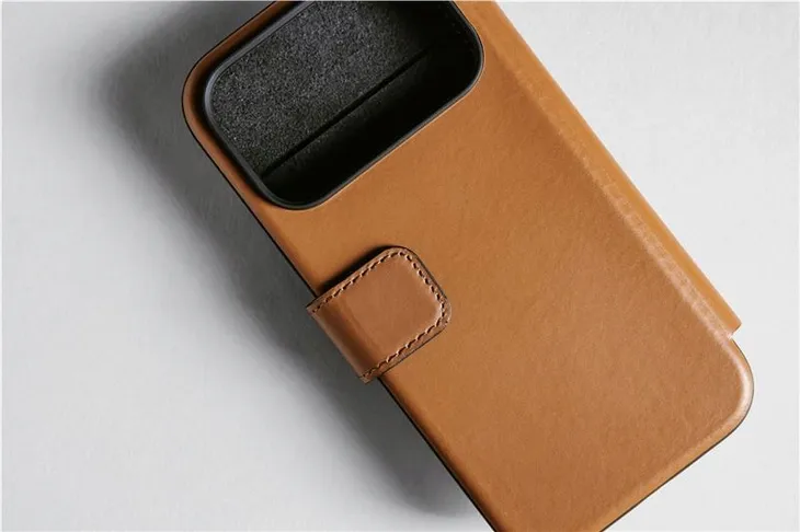 nomad-modern-leather-folio-english-tan-iphone-17-pro-max-stan-nowy-typ-plecki