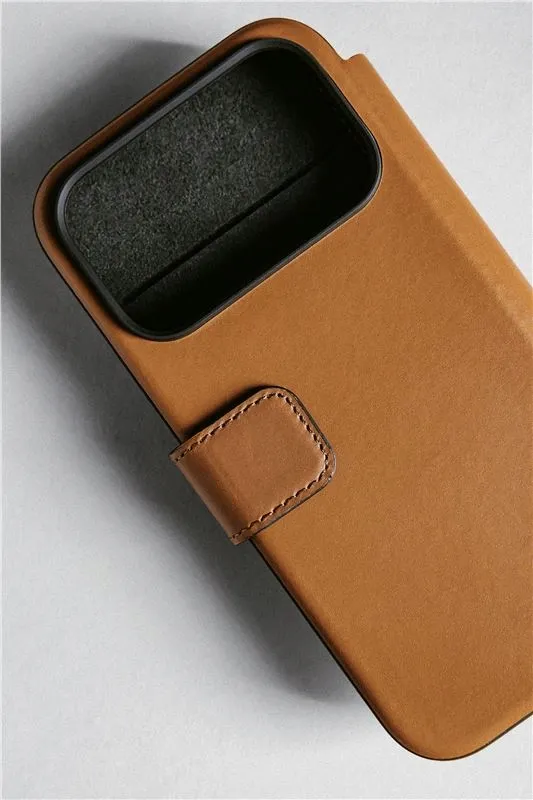 nomad-modern-leather-folio-english-tan-iphone-17-pro-max
