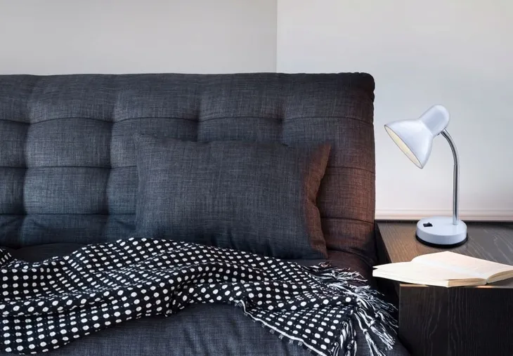 lampa-biurkowa-basic-2485-globo-kolor-bialy