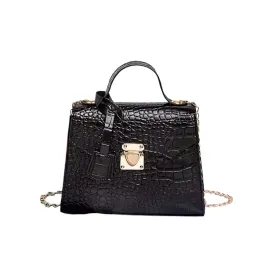 stylowa-damska-torebka-ze-zlotym-lancuszkiem-czarna-vintage