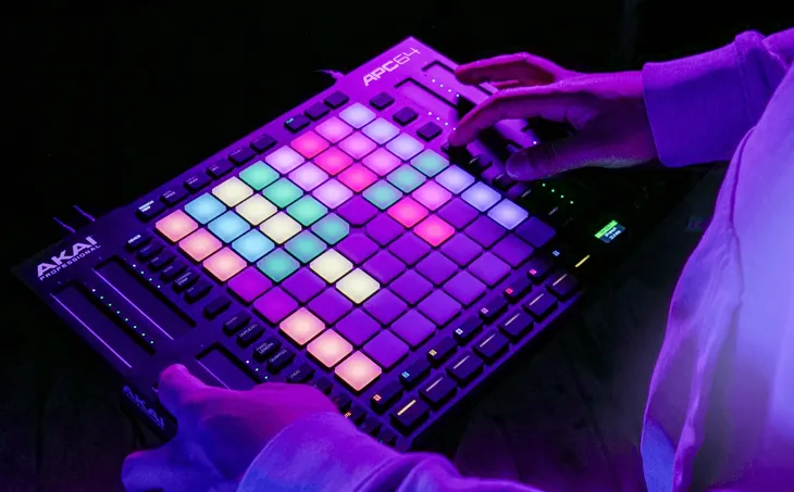 akai-apc64-kontroler-midi-do-ableton-live