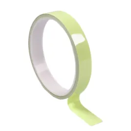 tasma-fluorescencyjna-zolta-15mm-x-3m-swiecaca-samoprzylepna-odblaskowa-uv