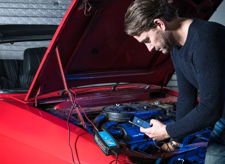 prostownik-samochodowy-victron-blue-smart-12v-25a