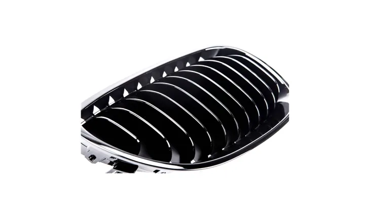 grill-bmw-5-e60-e61-pojedyncze-zeberka-gloss-black-producent-czesci-mtuning