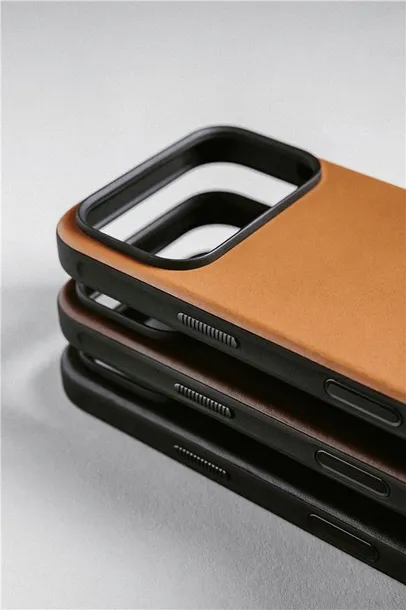 nomad-modern-leather-case-english-tan-iphone-17-pro-max-typ-plecki