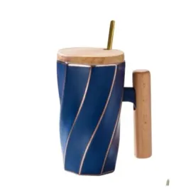 kubek-ceramiczny-z-lyzeczka-przykrywka-nieb-153536-400ml