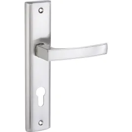klamka-aria-satynowa-na-szyldzie-dlugim-do-drzwi-38-45mm-classic
