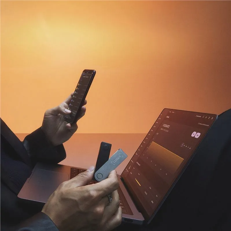 ledger-nano-x-onyx-black-crypto-hardware-wallet