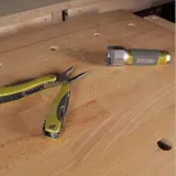 ryobi-multi-tool-and-latarka-led-set-10w1-rflmt2pck-cechy-dodatkowe-lampka-led