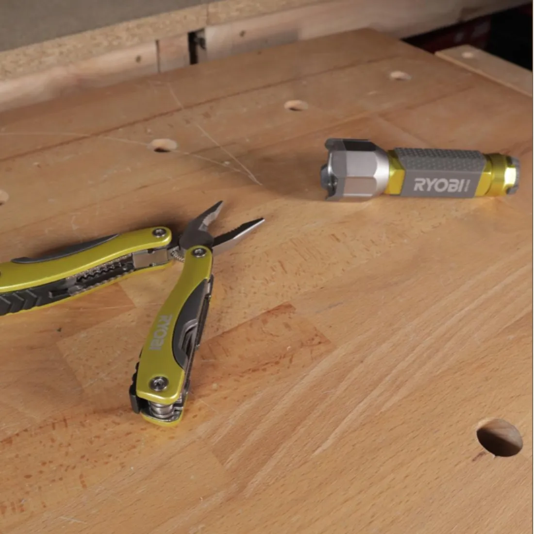 ryobi-multi-tool-and-latarka-led-set-10w1-rflmt2pck-stan-nowy