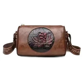 elegancka-torebka-z-kwiatem-i-paskiem-z-ekoskory-prostokatna-brazowa