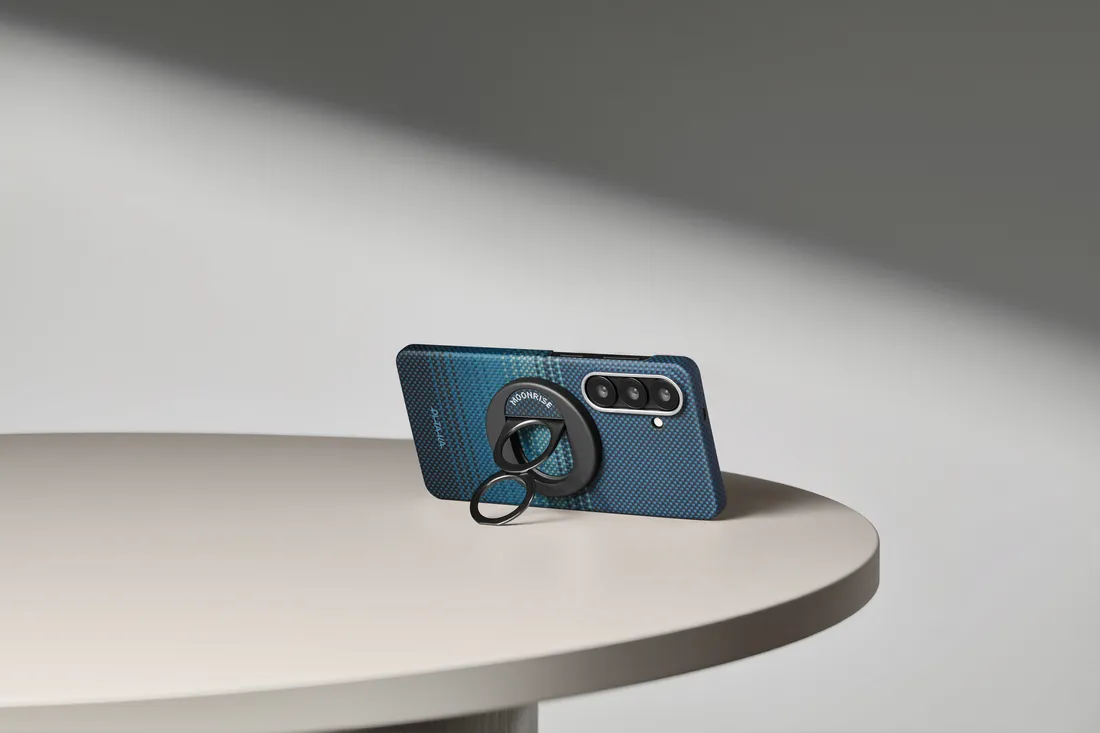 pitaka-edge-case-moonrise-aaron-button-samsung-galaxy-s26