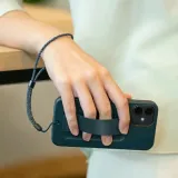 etui-uniq-heldro-na-iphone-12-pro-max-biale-zalaczone-wyposazenie-szmatka-do-czyszczenia